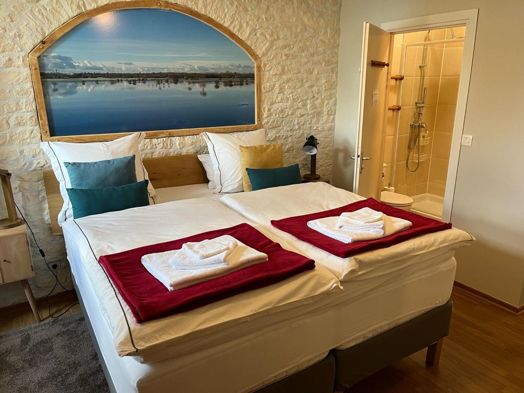 La Fiere Bridge Guest House Amfreville  外观 照片